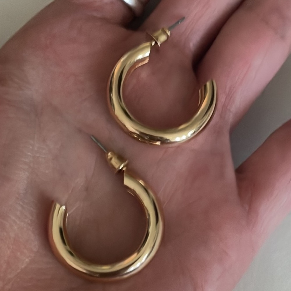 New 14k Gold Plated Sterling Silver Classic 4mm Hoop Push Back Stud Earrings - Picture 10 of 10